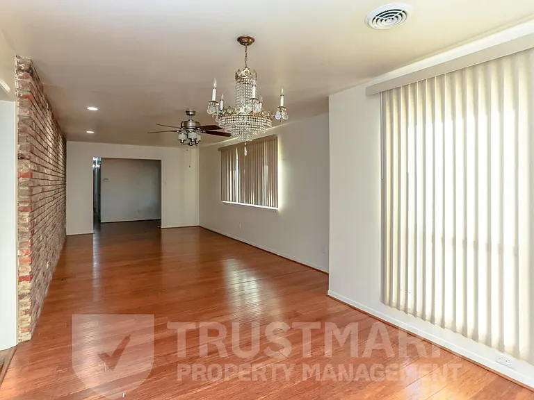 101 Highland Oaks Dr — Photo 5