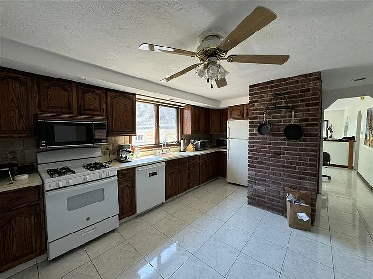 19 Mason St #1 — Photo 1