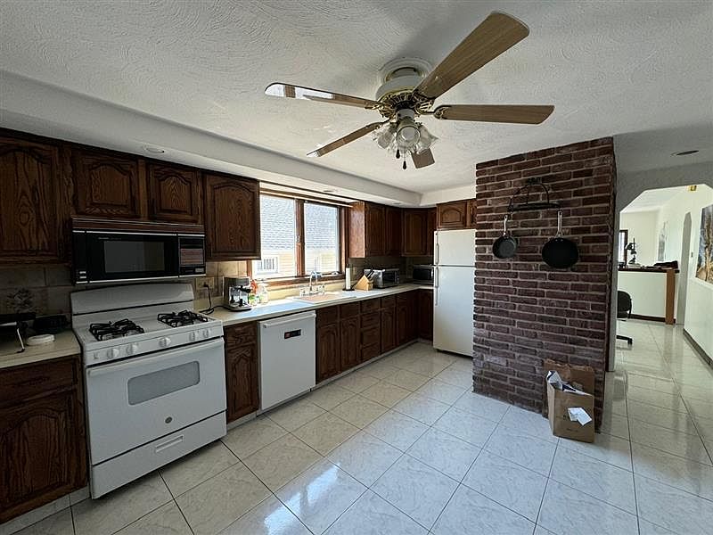 1st image of 19 Mason St #1