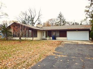 814 E Club Ln, Beloit, WI 53511