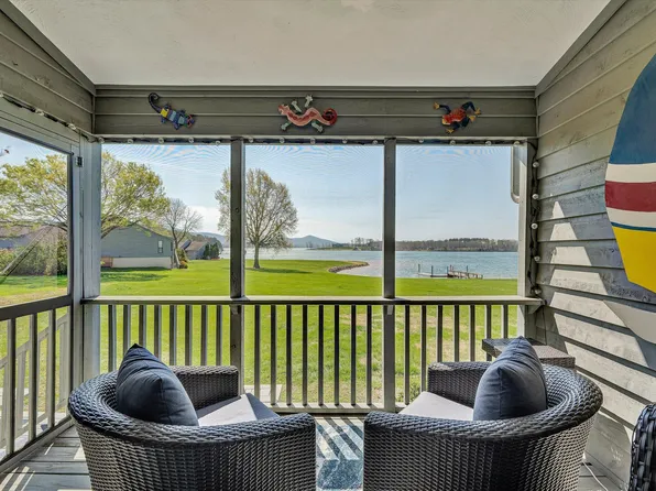 175 Clubhouse Tower Dr, Moneta, VA 24121