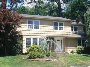 27 Whitney Dr, Marlboro, NJ 07746