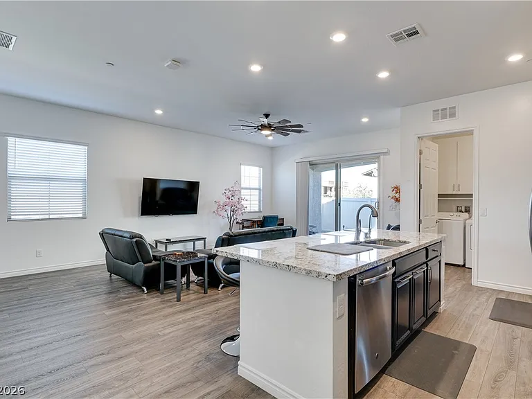 209 Coltrane Canyon Ave — Photo 6