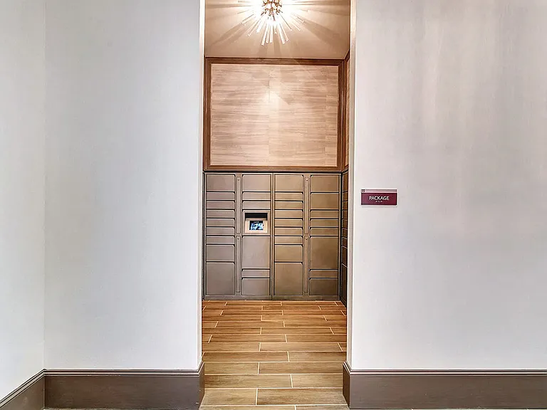 The Huntington Apartments — Photo 19