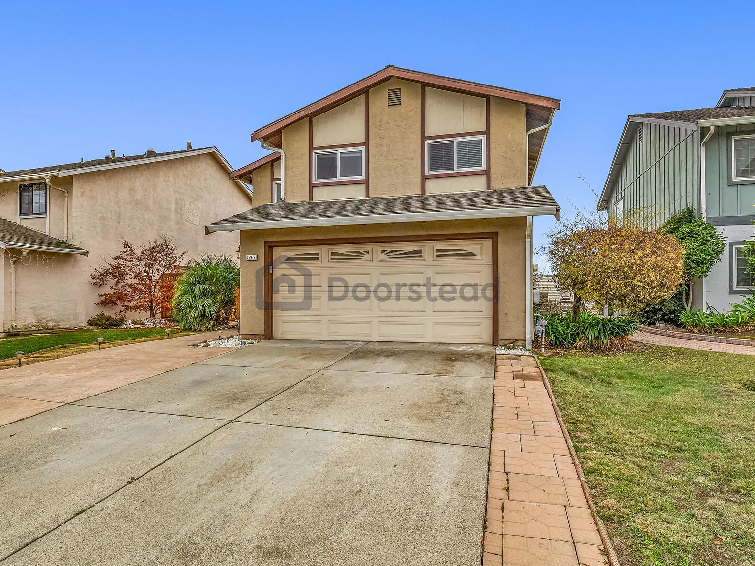 4 bed, 2.5 bath, 1950 sqft, $4,560 — Photo 3