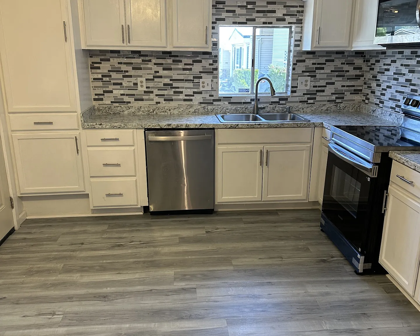 3 bed, 840 sqft, $2,200 — Photo 3