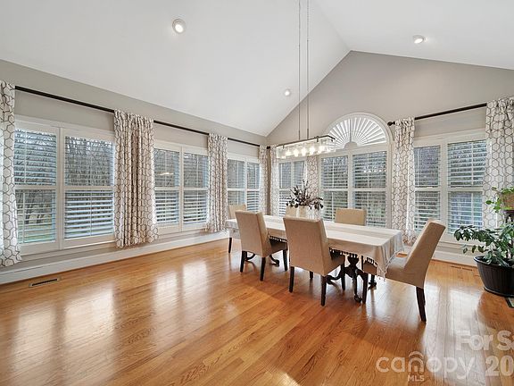 3rd image of 450 Serendipity Dr