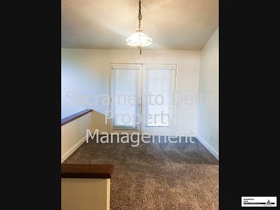 5th image of 1900 Pebblewood Dr