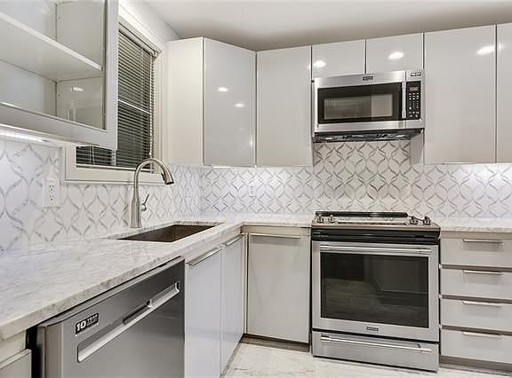 5th image of 700 S Peters St APT 409