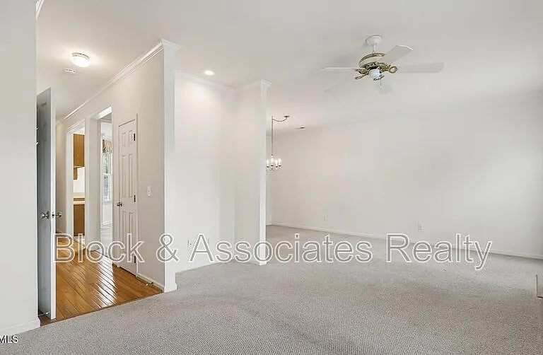 304 Nottinghill Walk — Photo 7