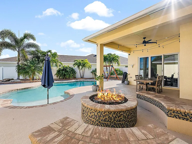 10352 SW Westlawn Blvd — Photo 1