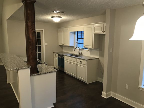 5th image of 636 Cedar Springs Dr