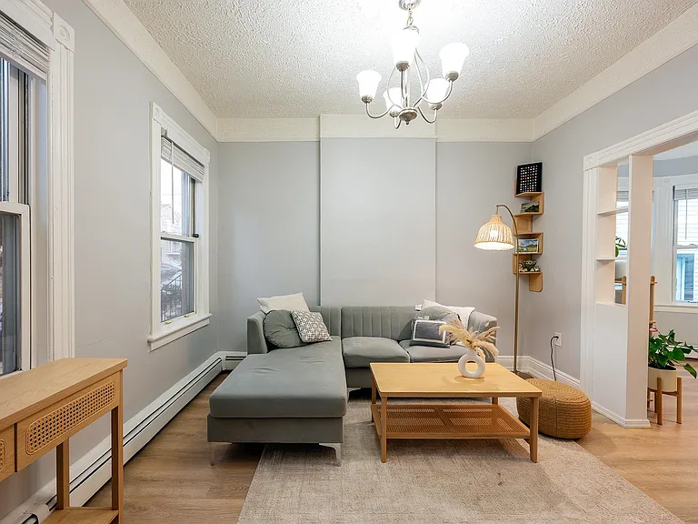 233 Bidwell Ave — Photo 1