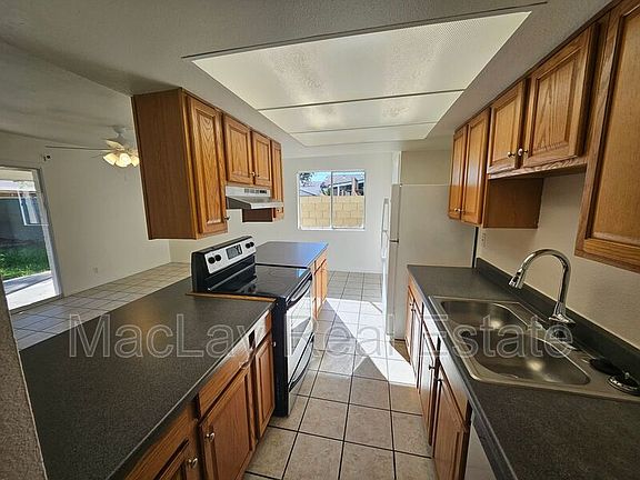 4th image of 513 N Apache Dr