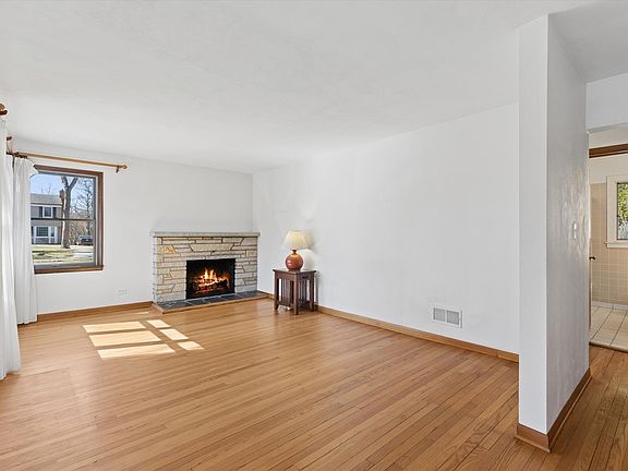 5th image of 1473 Edgewood Rd