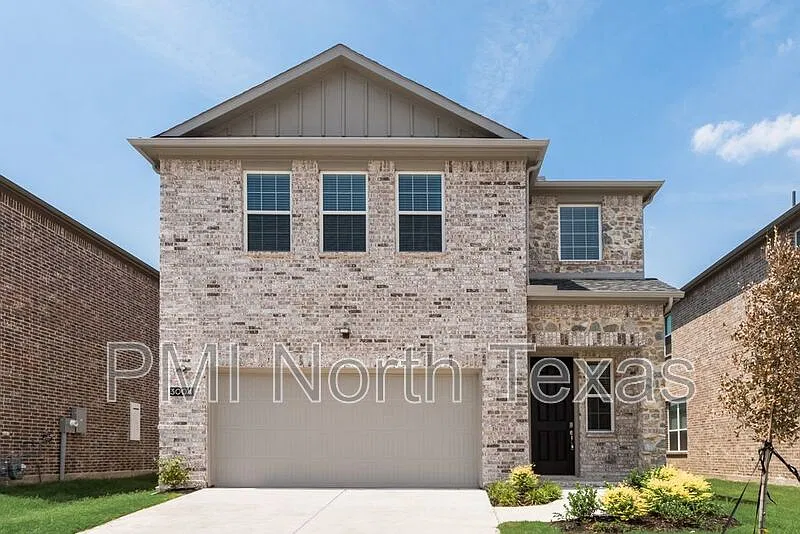 4 bed, 2.5 bath, 2446 sqft, $2,300 — Photo 2