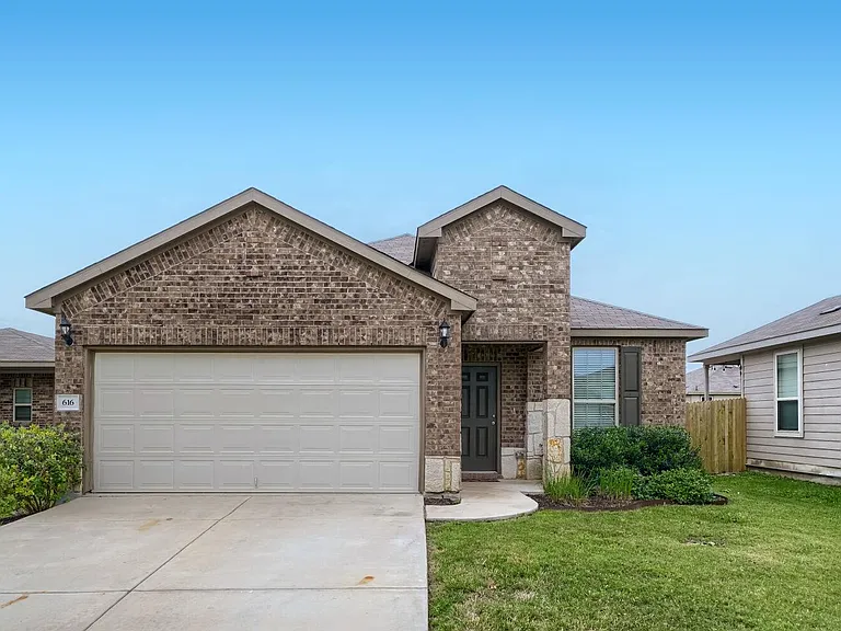 616 Sonterra Blvd — Photo 2