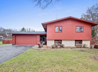 910 Colleen Ave, Shoreview, MN 55126