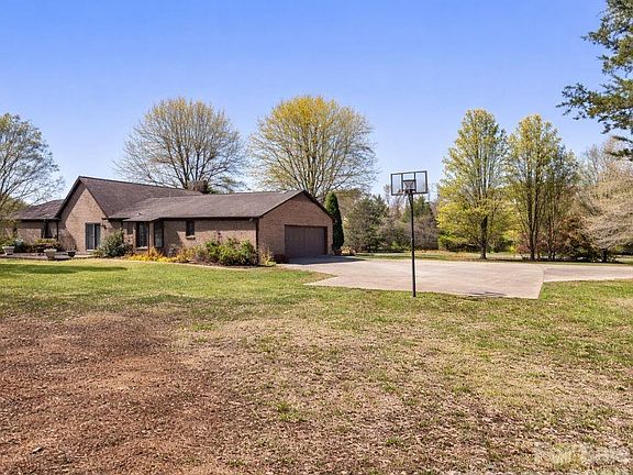 2nd image of 610 Landers Chapel Rd