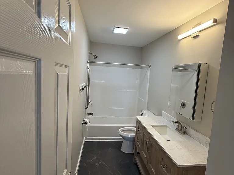 50 Main St #2 — Photo 3