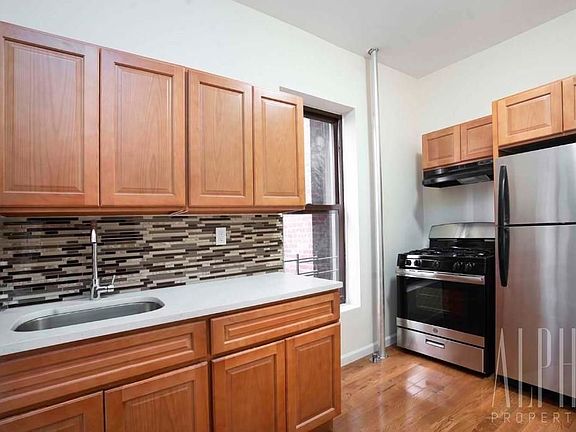 4th image of 309 E 115th St #7