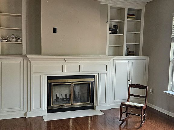 3rd image of 8140 Walnut Valley Cv