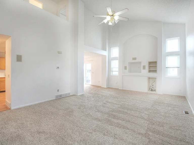 2024 Hibbard Ln — Photo 6