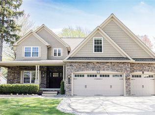 609 Bassett Rd, Bay Village, OH 44140