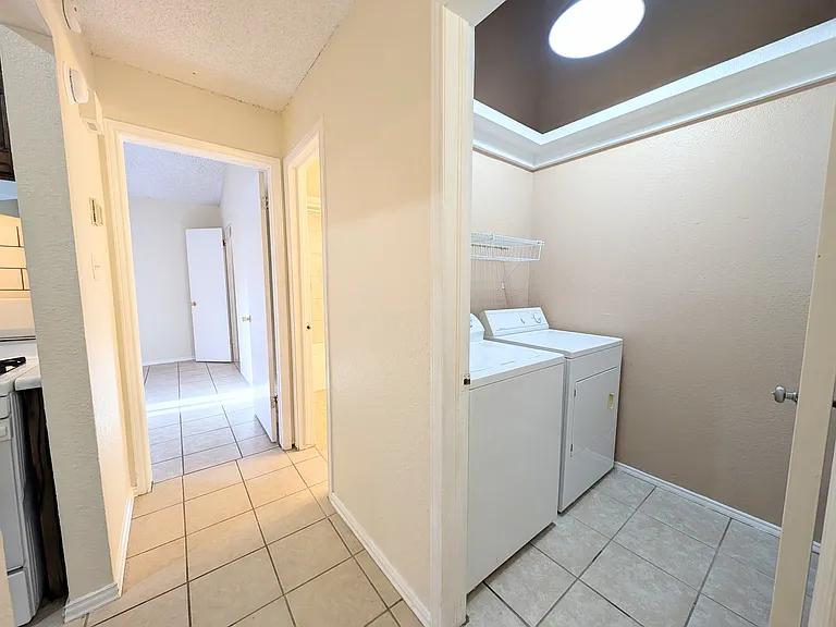 5949 Bridalveil Dr — Photo 16