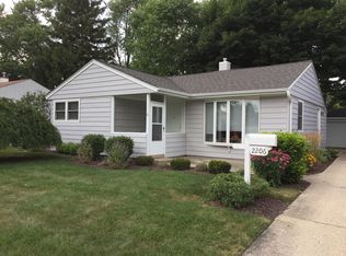 2206 Sigwalt St, Rolling Meadows, IL 60008