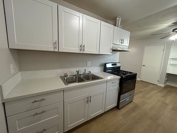 3rd image of 409 N Los Robles Ave APT 2
