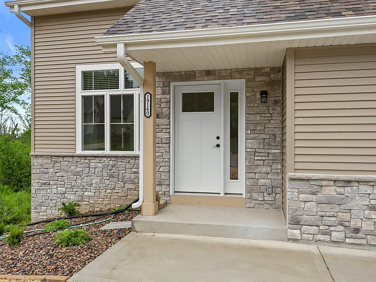19150 Hi View Dr — Photo 2