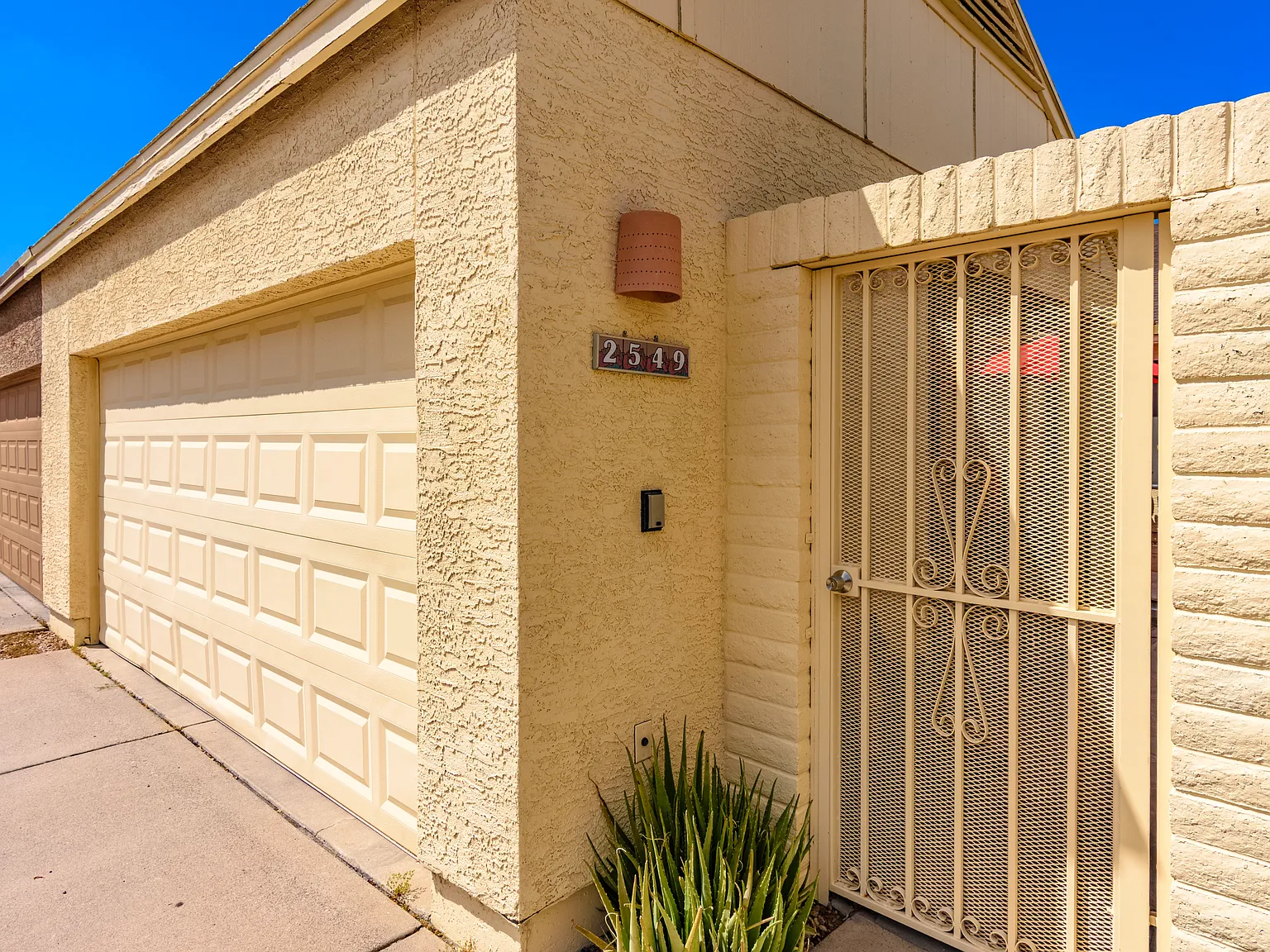 2 bed, 950 sqft, $3,000 — Photo 4