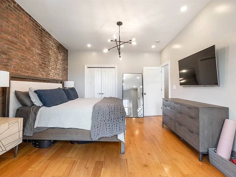 40 Thomas Park #2 — Photo 15