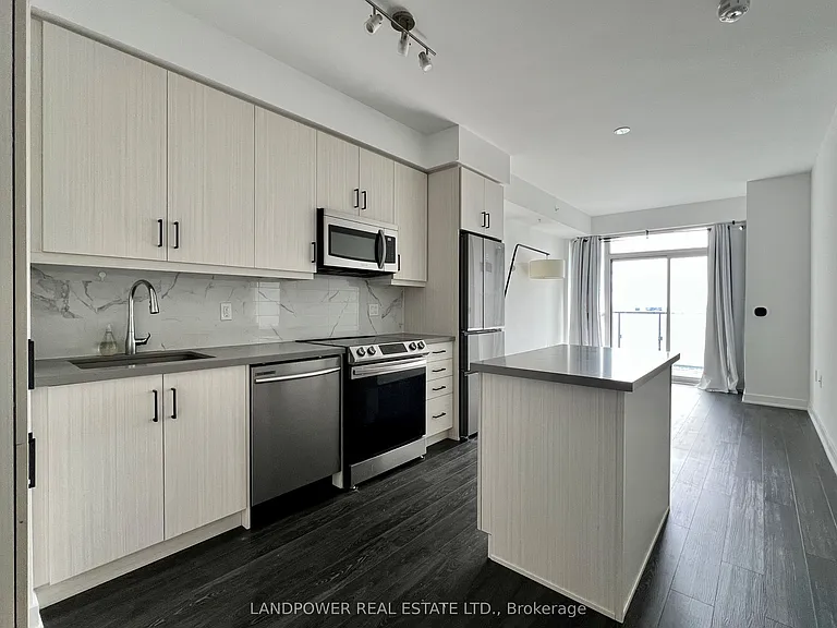 75 Oneida Cres #LPH02 — Photo 1