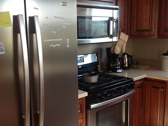 Kitchen Appliances Convey with Purchase.