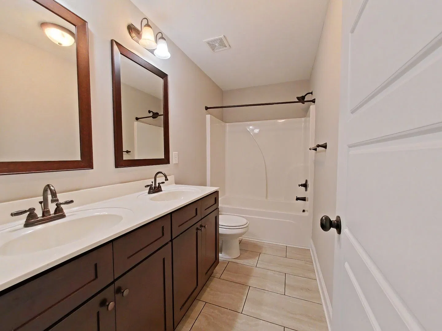 Whispering Pines 4 Bedroom 3.5 Bathroom Rental in Evans, Ga — Photo 2