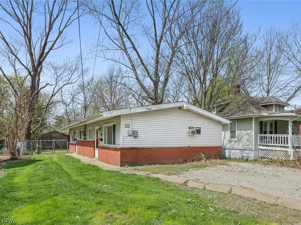 1208 & 1210 Bellows St, Akron, OH 44301