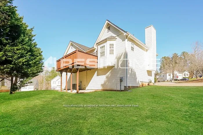 4 bed, 3.0 bath, 2051 sqft, $2,325 — Photo 2