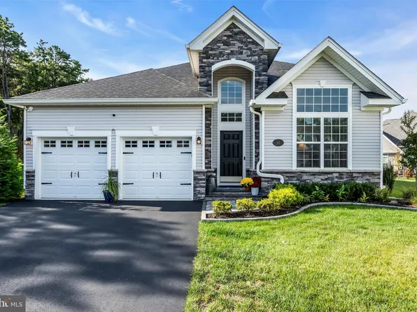 61 Milky Way Dr, Barnegat, NJ 08005