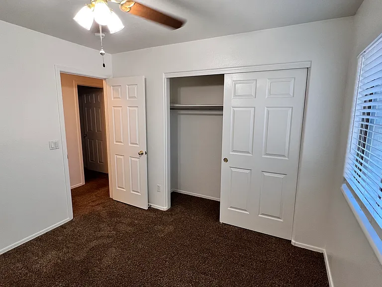3041 W Horsham Dr — Photo 36