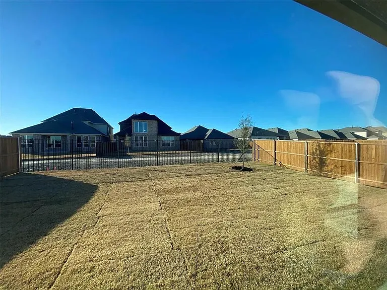 305 Tartane Dr — Photo 12