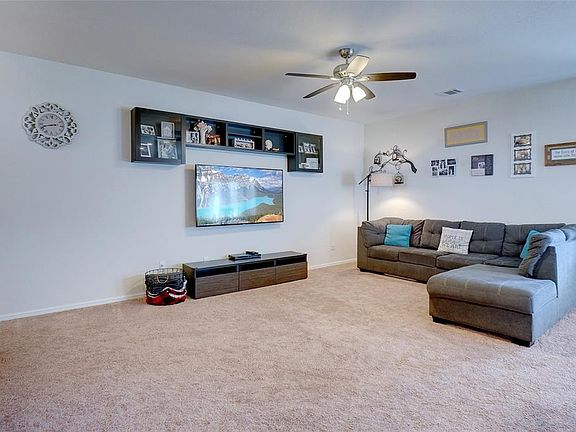 3rd image of 704 Wylie St