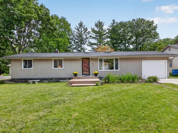2845 Carlton Dr, Ann Arbor, MI 48108