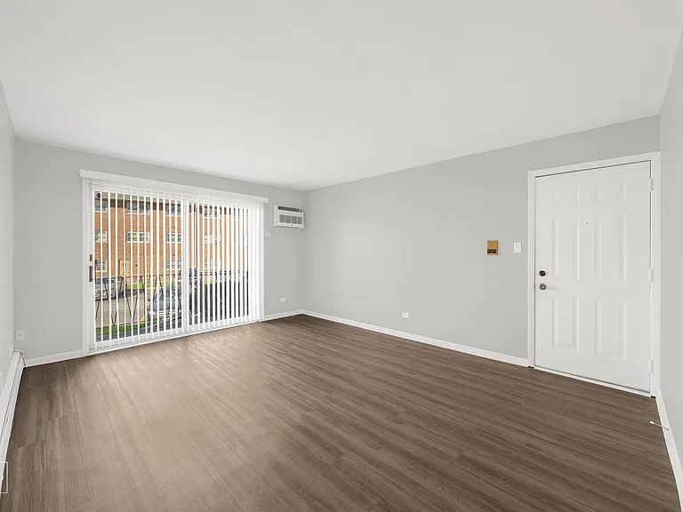 Woodland Court Apartments — Photo 8