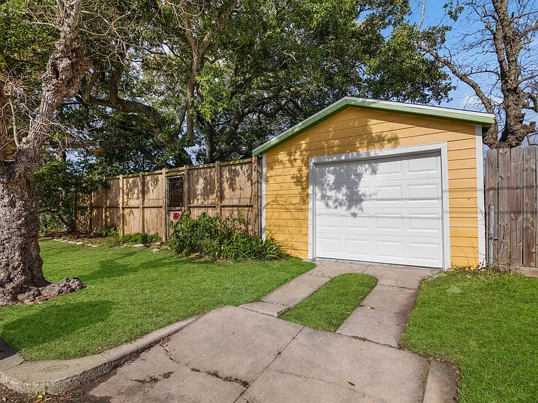 4823 Fannin Dr — Photo 45