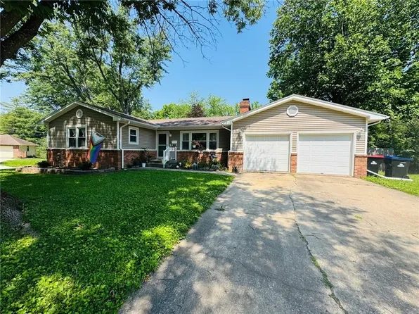 325 Hillcrest Dr, Warrensburg, MO 64093