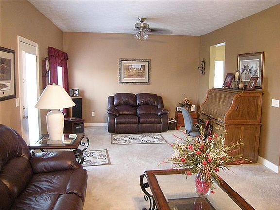 5th image of 1825 Springwood Dr