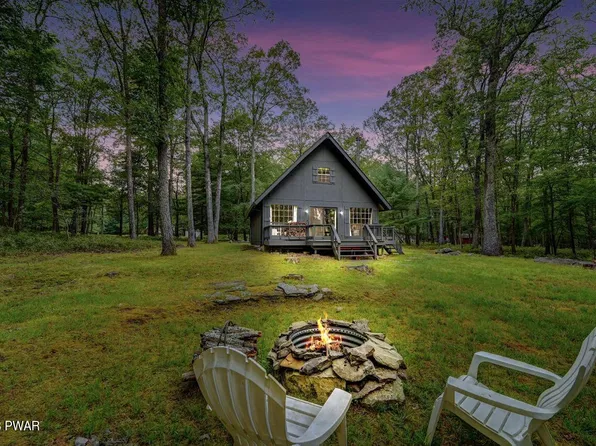 130 Lake View Cir, Hawley, PA 18428