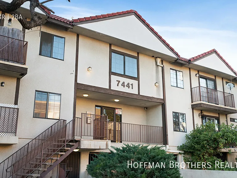 7441 Hazeltine Ave #104 — Photo 23